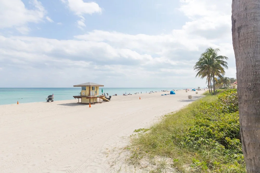 705 Partial Ocean View Hollywood Beach Resort