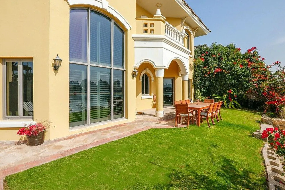 The Palm Jumeirah Villas - Frond N by Kennedy Towers