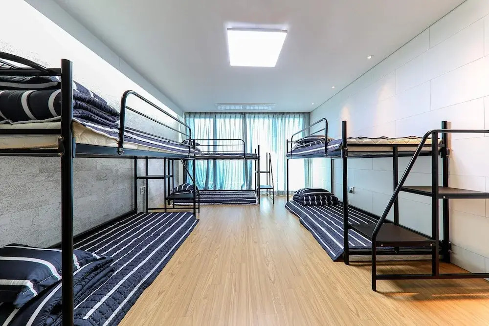 Iho 1820 Cafe & Guesthouse - Hostel