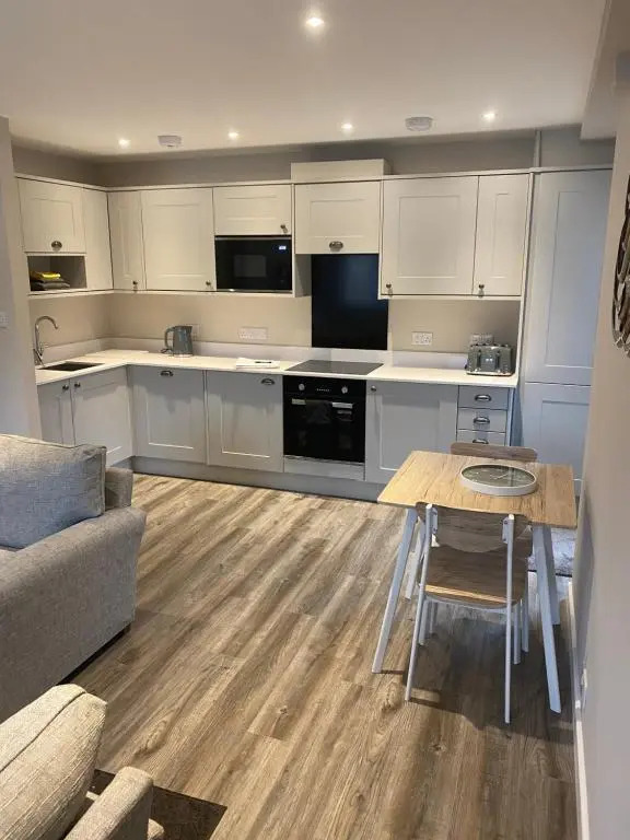 THE ESK - Modern 1 bedroom apartment in centre of Melrose.