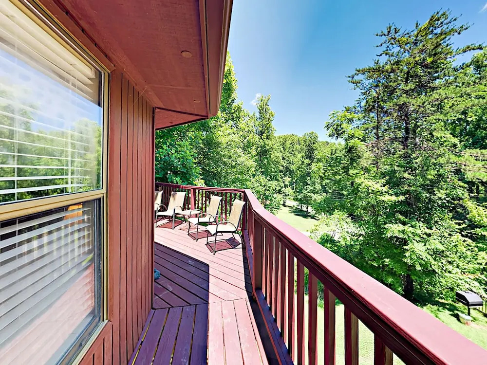 Roundette Cabin 2 Bedrooms 1.5 Bathroom Cabin
