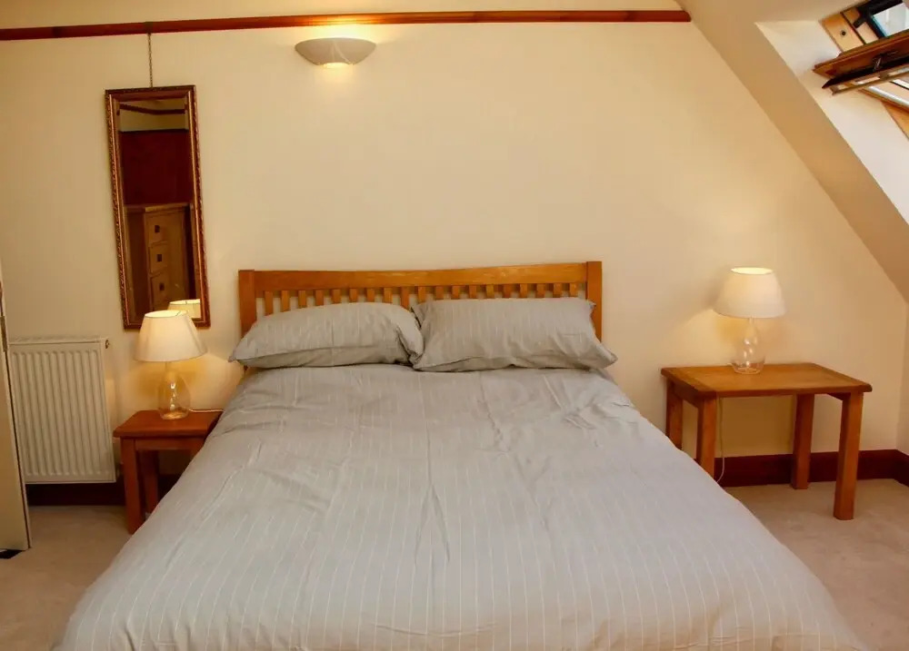 Homely 3 Bedroom Flat With Castle Views