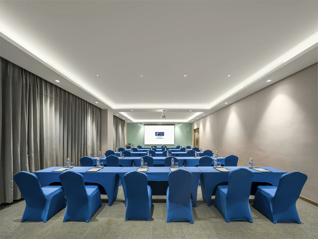 Holiday Inn Express Tengchong Hot Spring by IHG