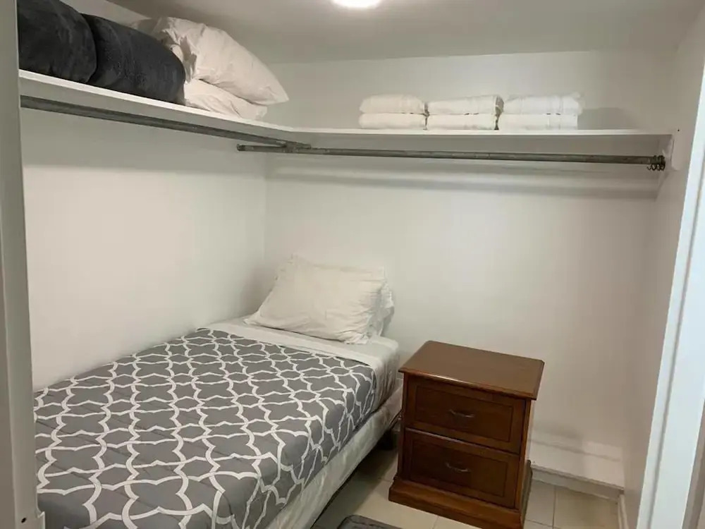Beautiful cozy 1br apartment walk from the ocean!
