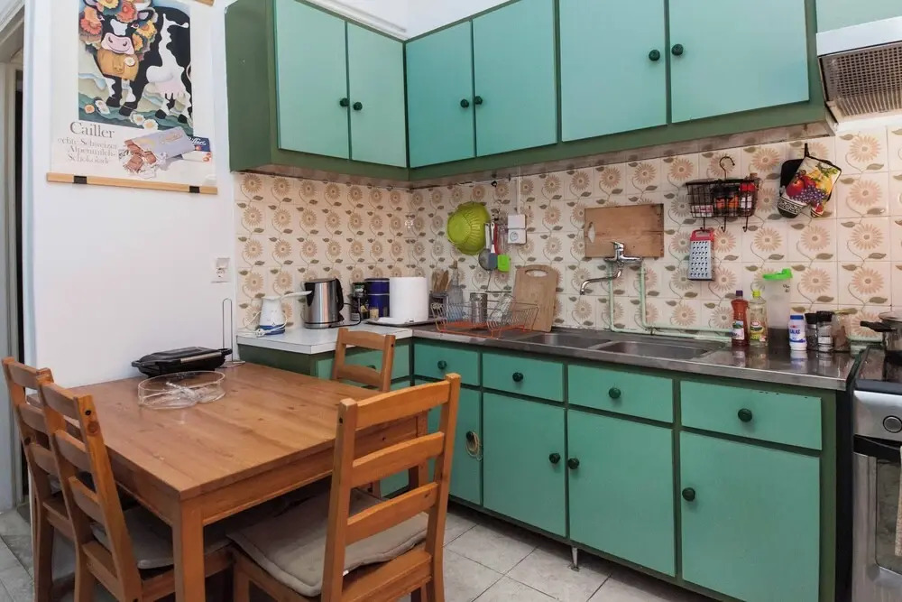 Spacious 2 Bd Pireas Apt w Cozy Balcony
