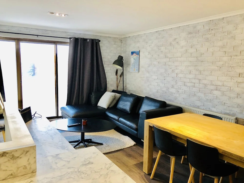 24 Lawlers