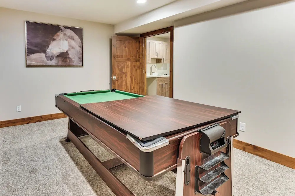 Luxe Eden Gem w/ Hot Tub: 6 Mi to Powder Mountain!