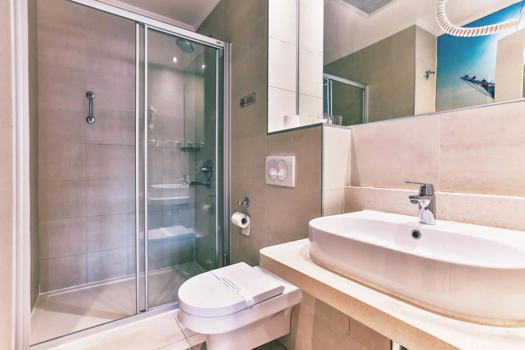 Carine Hotel Delfin