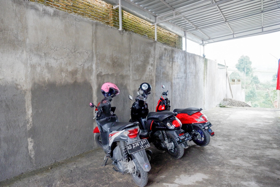 RedDoorz near Candi Cetho Karanganyar