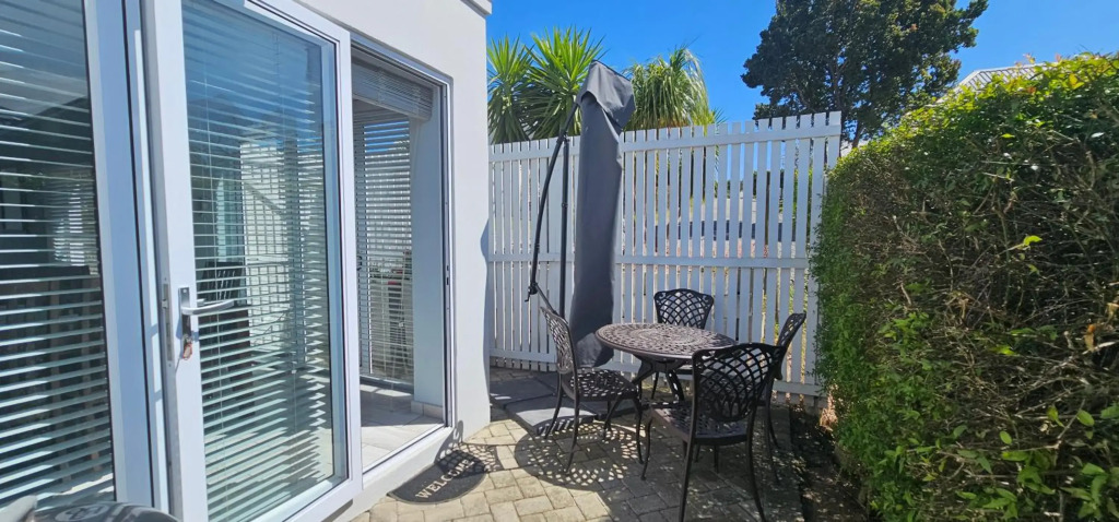 21 Manor Kingswood