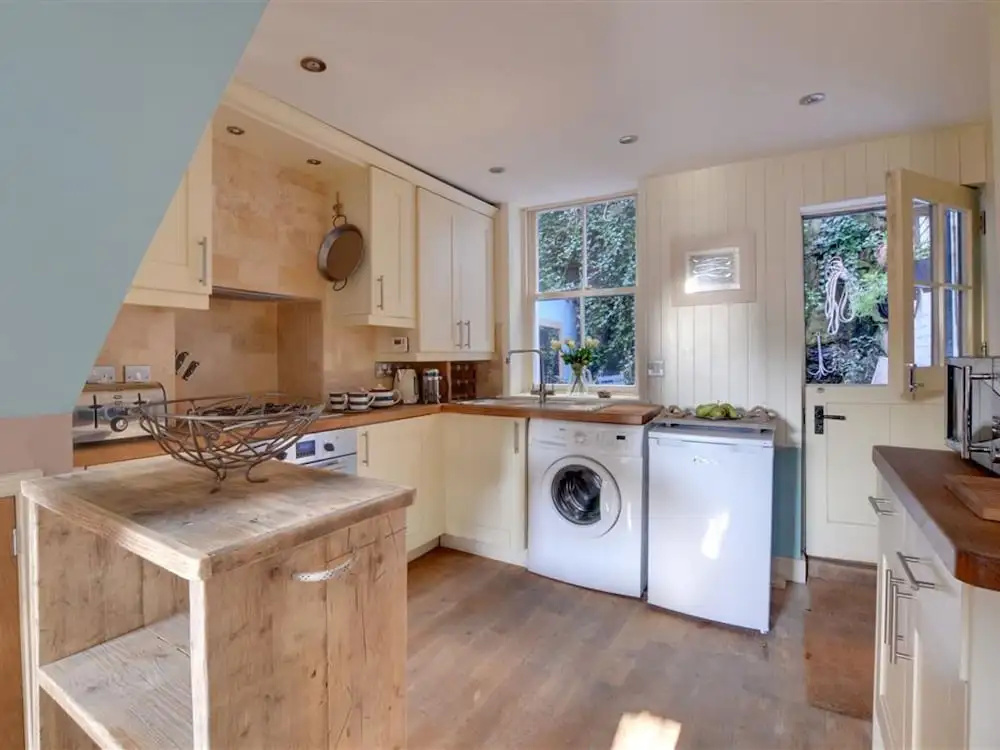 Modern Holiday Home in Hastings Kent With Garden