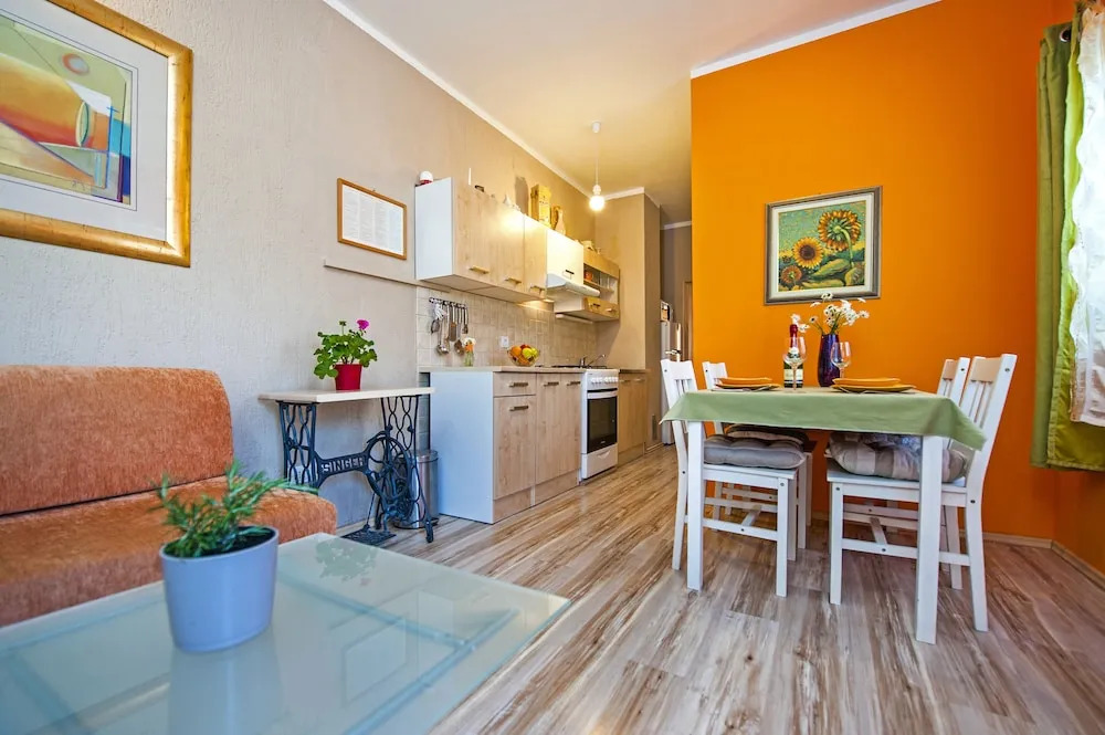 Apartments Casa Cerin