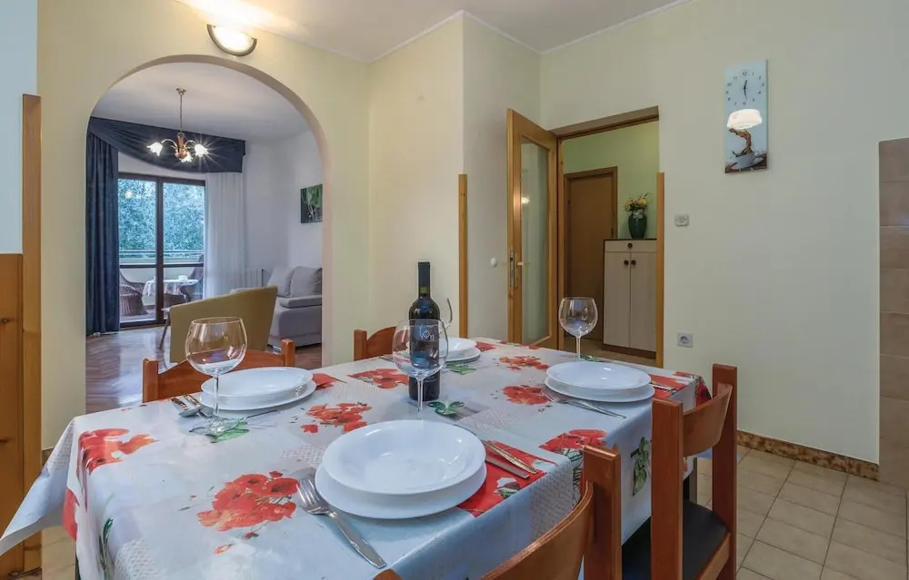 Awesome Home in Porec With Wifi and 2 Bedrooms