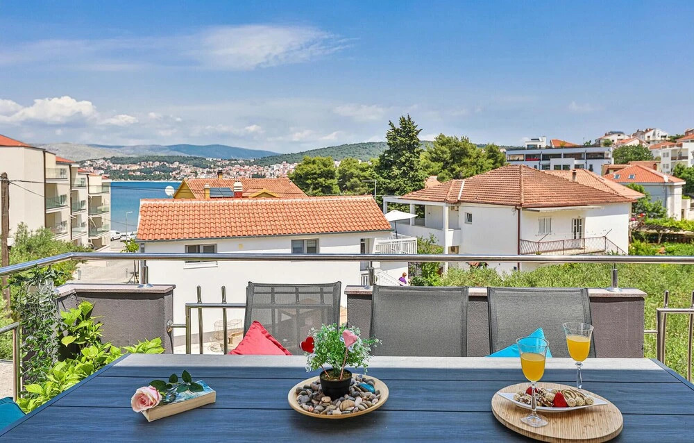 Nice Home in Okrug Gornji With 5 Bedrooms, Wifi and Outdoor Swimming Pool