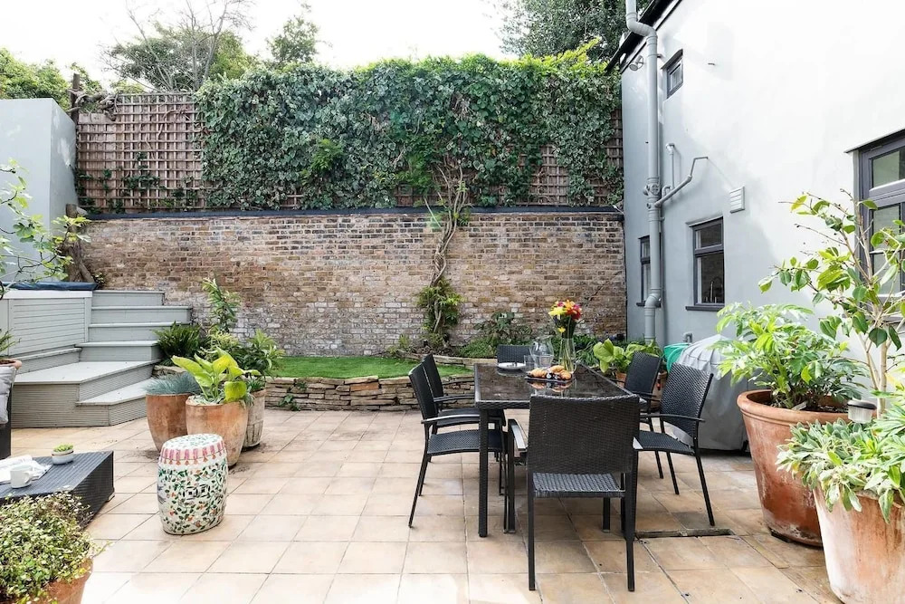 Gorgeous & sleek 4BR house in Hammersmith!