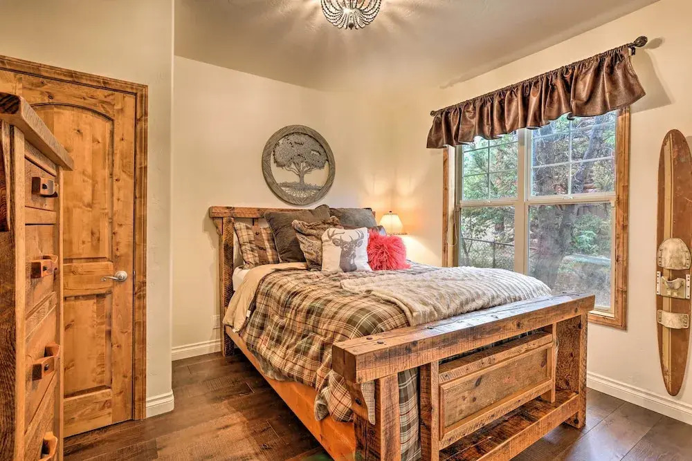 Near Bear Mountain & Big Bear Lake: Gem w/ Hot Tub