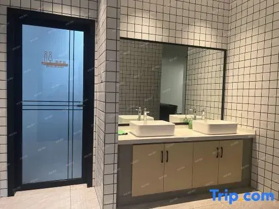 Pingjiang Yiming E-Sports Hotel