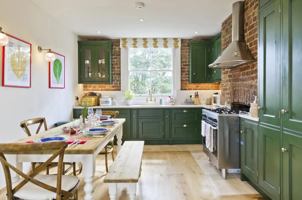 Delightful Apartment in Brackenbury Village Near Hammersmith by Underthedoormat