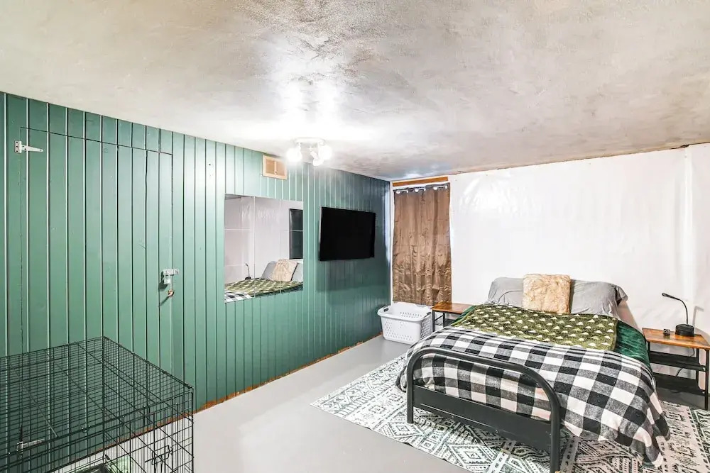 1 Mi to Valley Junction: Pet-friendly Iowa Home