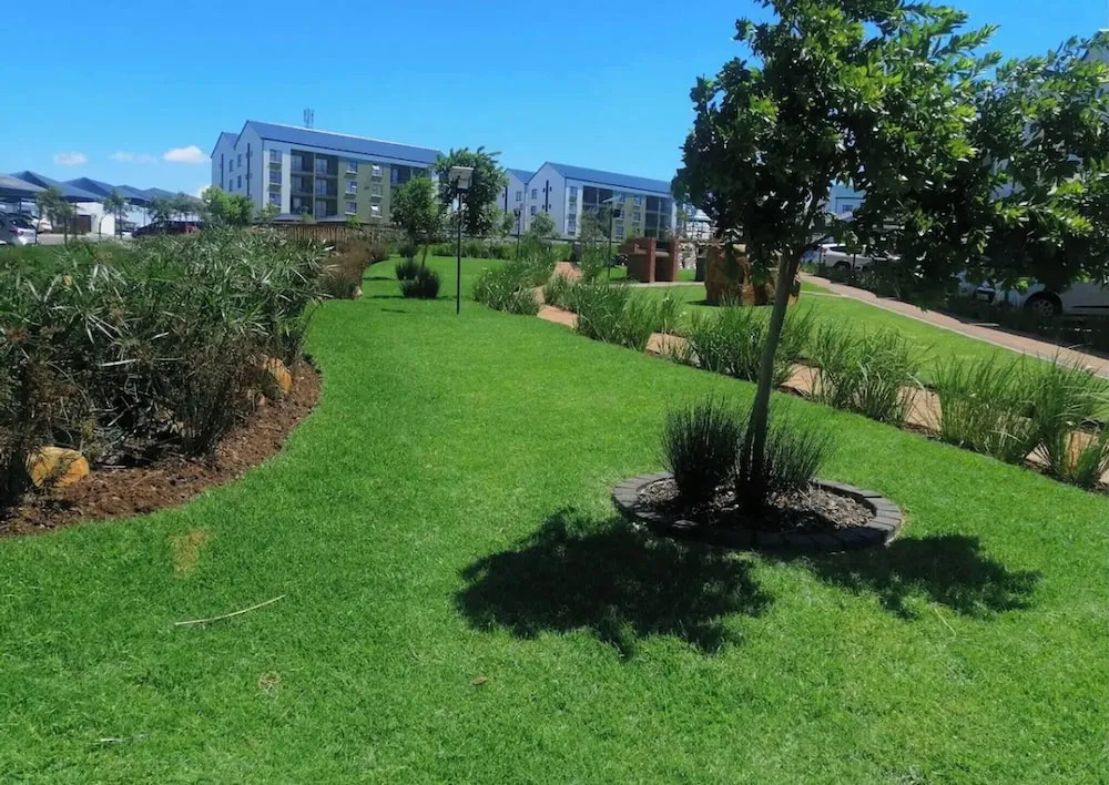 Cozy Home in Greenpark Boksbug by OR Tambo Airport