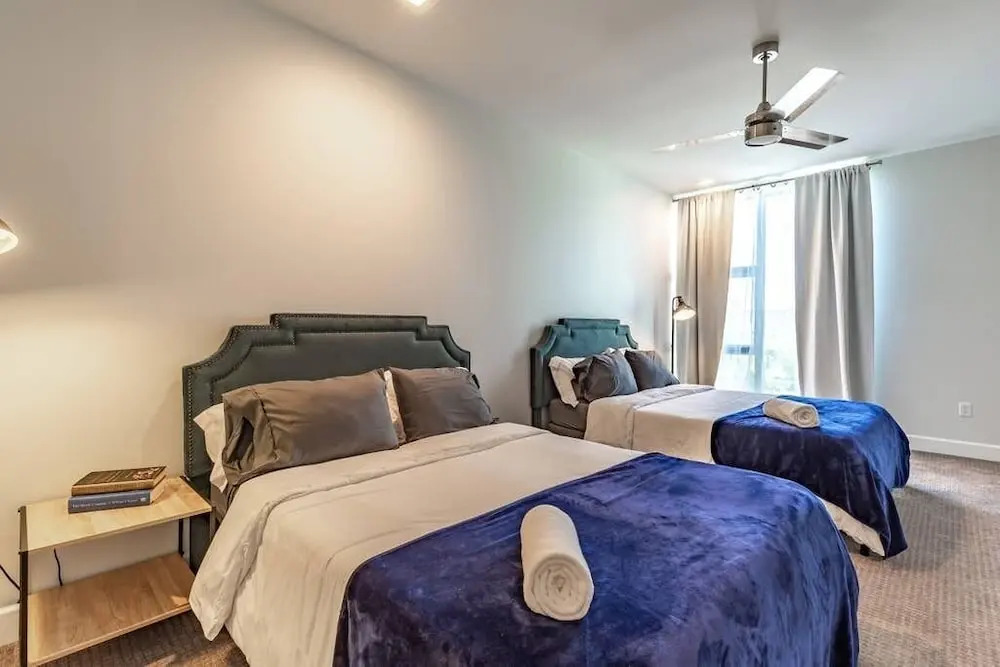 City Luxury Oasis! 3 Level Condo With 360 Roof!