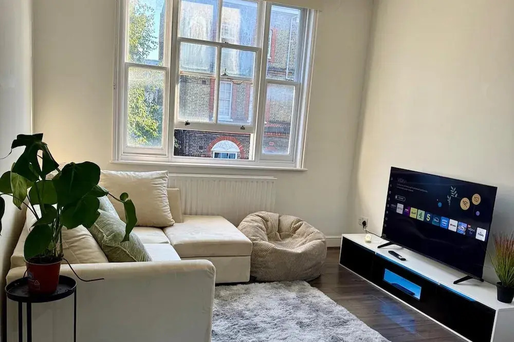 2bed Apartment-sleeps 4, Pets Ok & Balcony