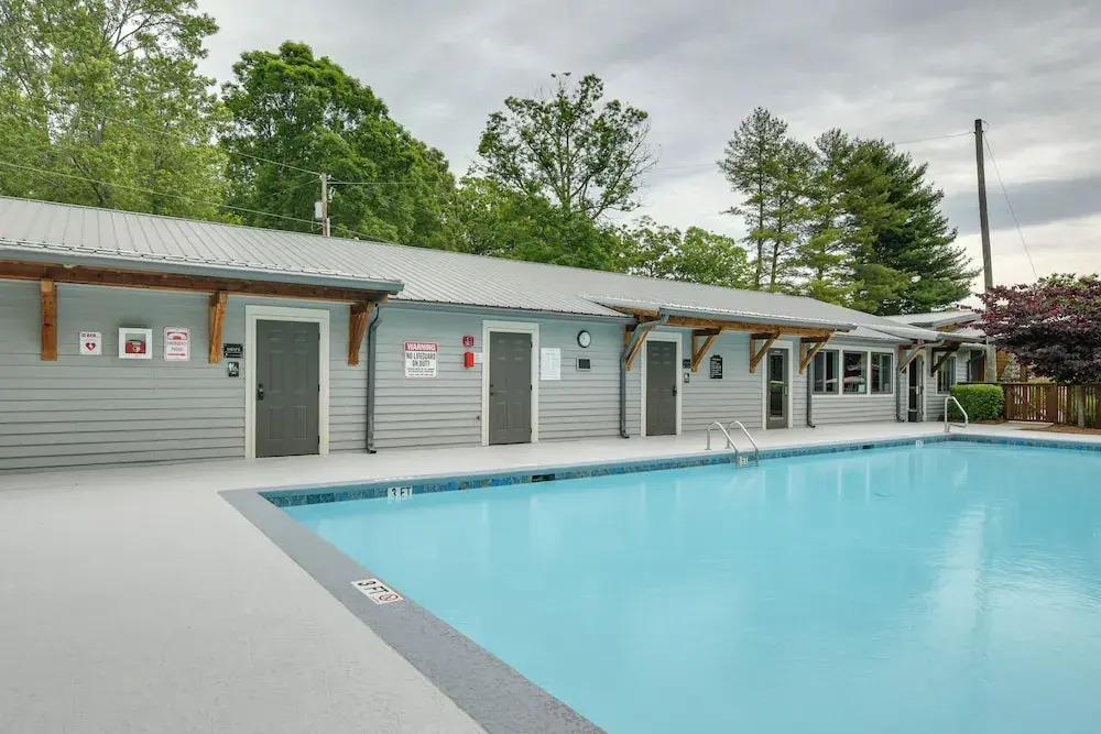 Flat Rock Tiny Home: Bbq-ready Patio & Pool Access