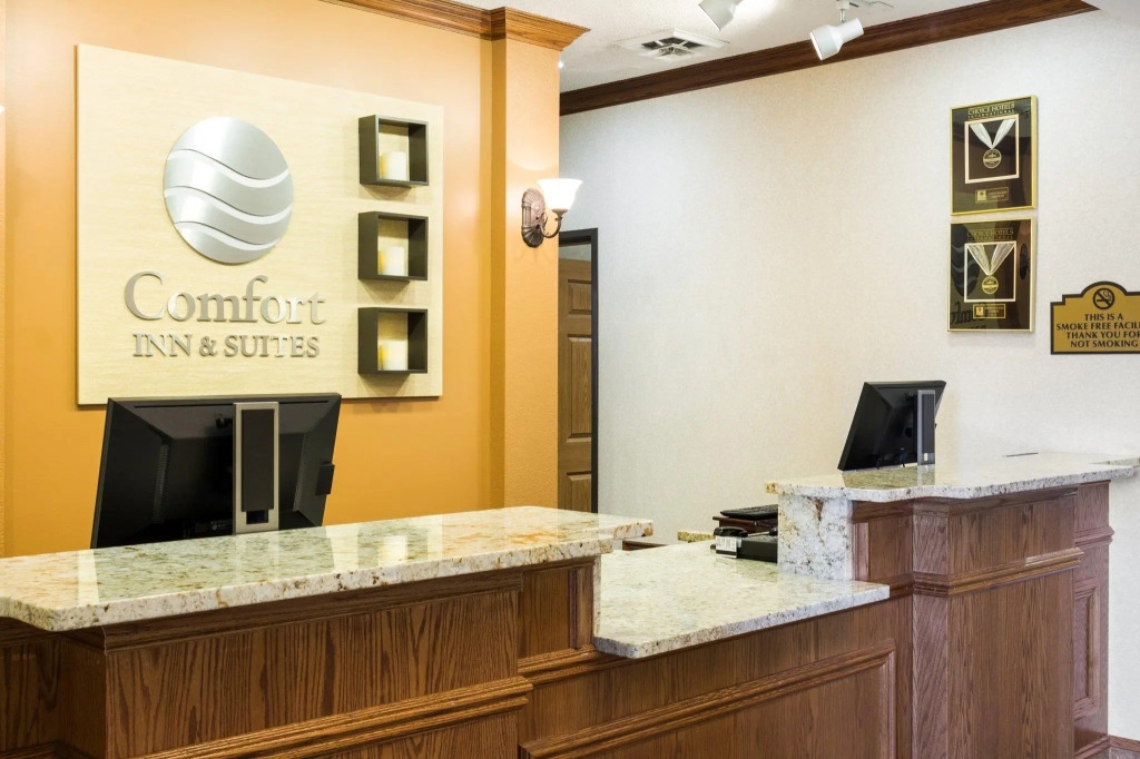 Comfort Inn & Suites