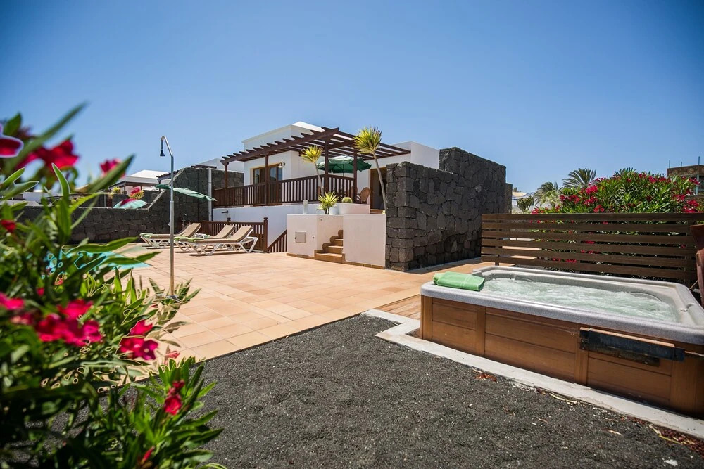 Luxury Villa With Private Heated Pool 15