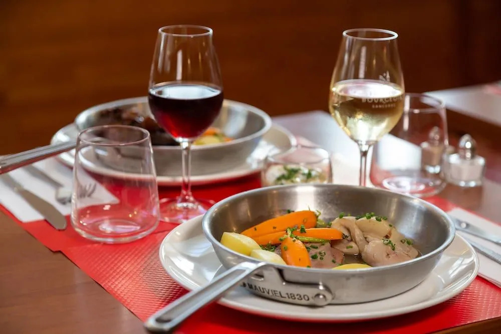 Hôtel Restaurant Famille Bourgeois "La Cote des Monts Damnés"