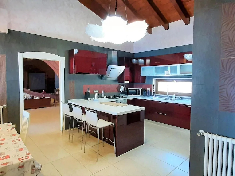 Divine Holiday Home in Giosa Marea with Sauna & Hot Tub