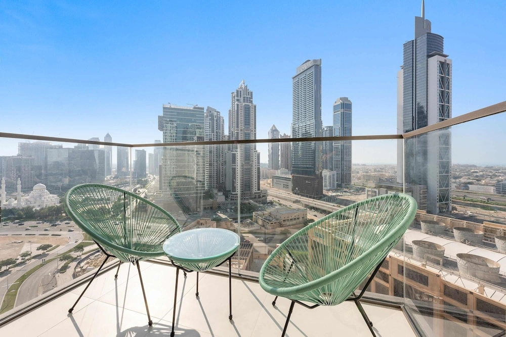 Silkhaus Stylish 1BR Pool Gym Burj Crown