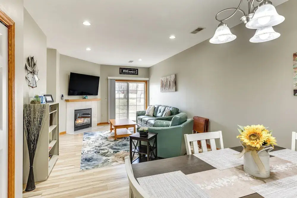 Lake Mills Retreat: 1 Mi to Beaches & Dining!