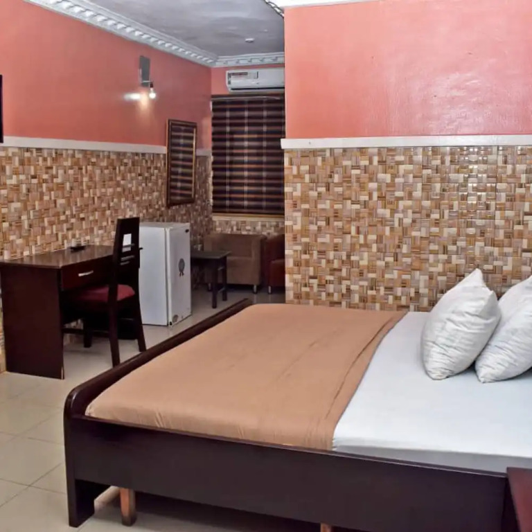 Owee Suites