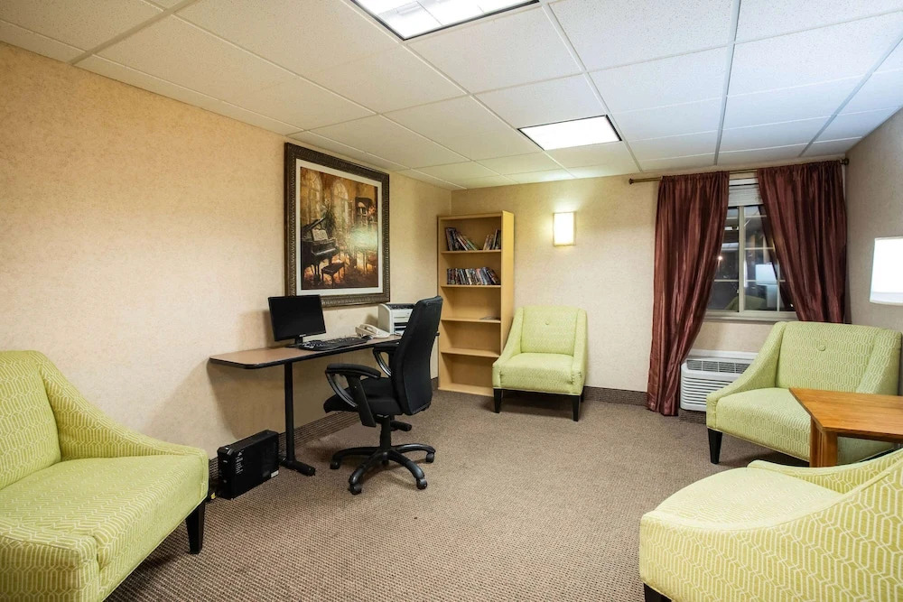Airport Value Inn and Suites