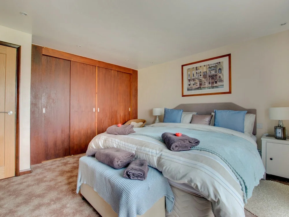 Tastefully Decorated Holiday Home With Bright Conservatory and View of the Country Estate