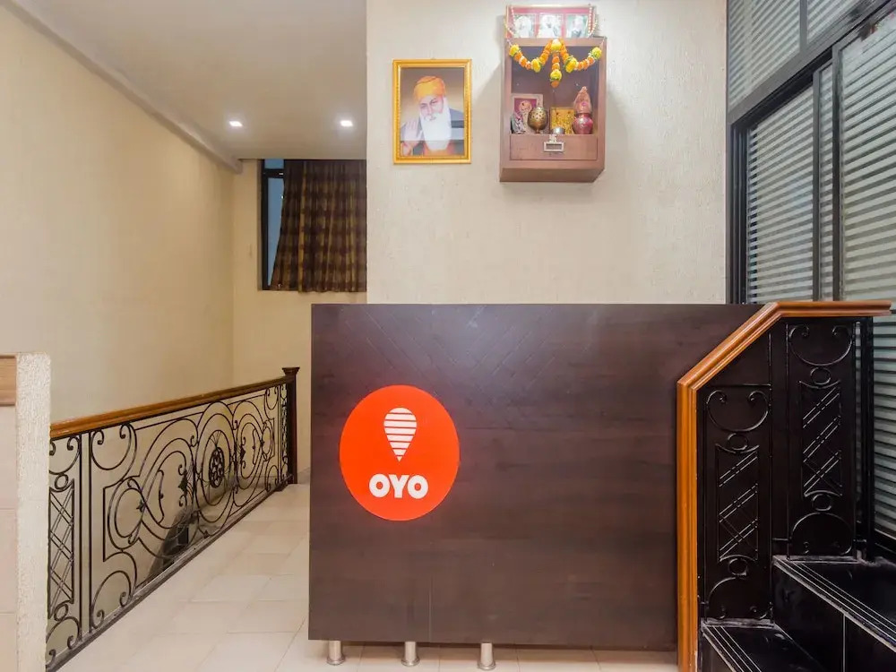OYO 13105 Hotel Blue Diamond