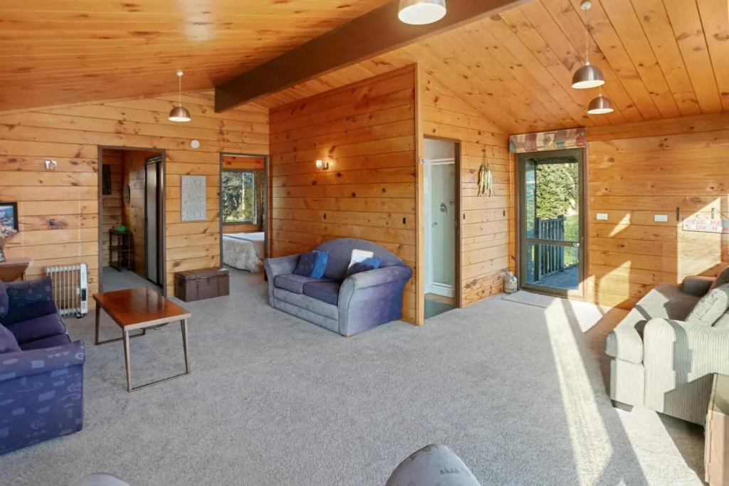 The White Haus - Waihi Beach Upstairs Holiday Unit