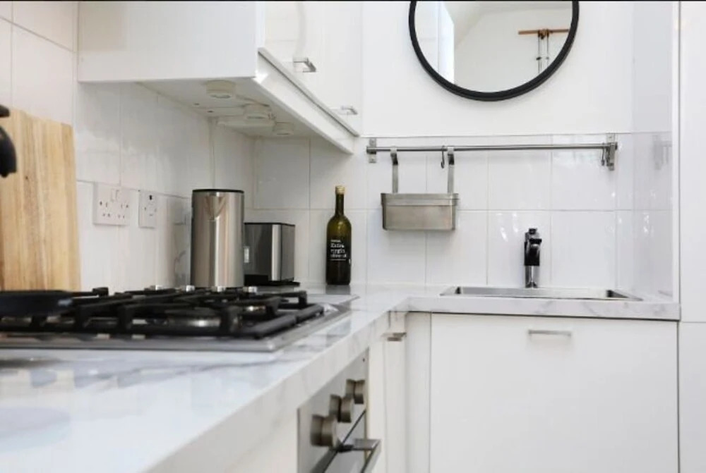 An Elegant and Artistic Apartment for 4