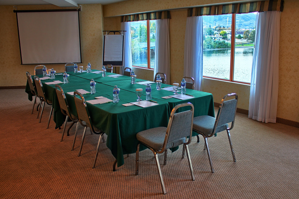 Holiday Inn Hotel & Suites Osoyoos by IHG