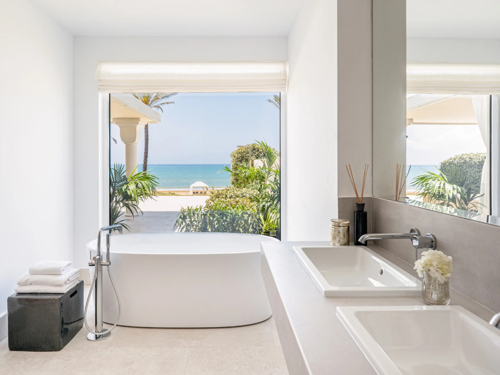 Mandola Rosa, A Resort to Live