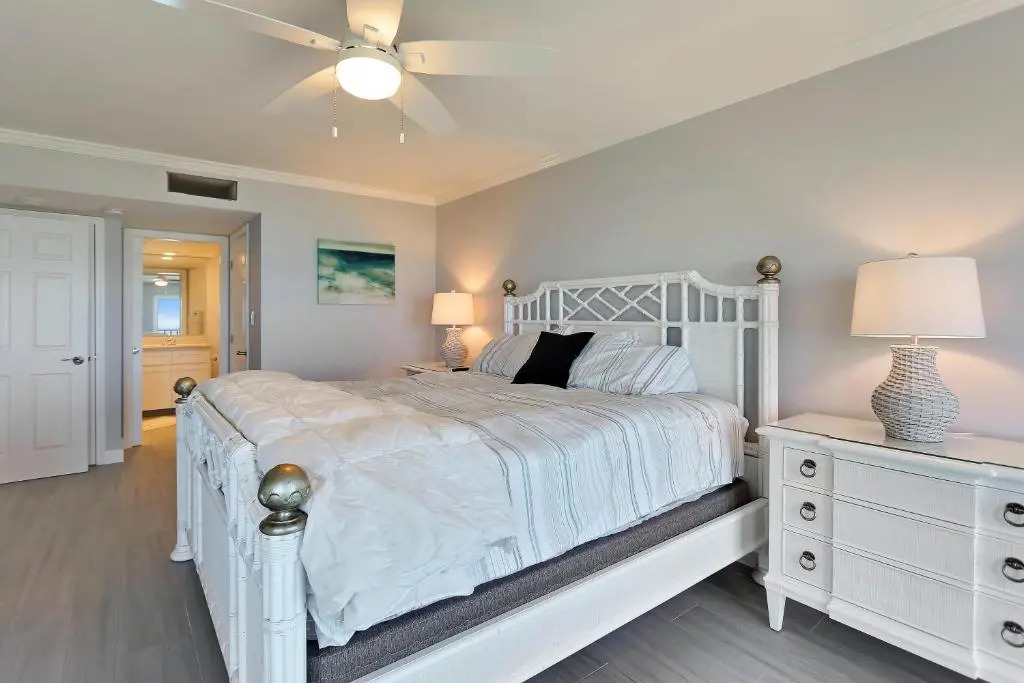 Land's End 10-403 Beach Front - Premier