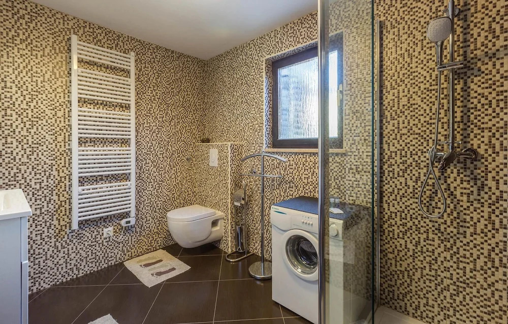 2 Bedroom Beautiful Home In Porec