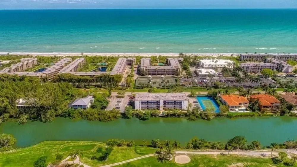Sandpebble 3f 2 Bedroom Condo