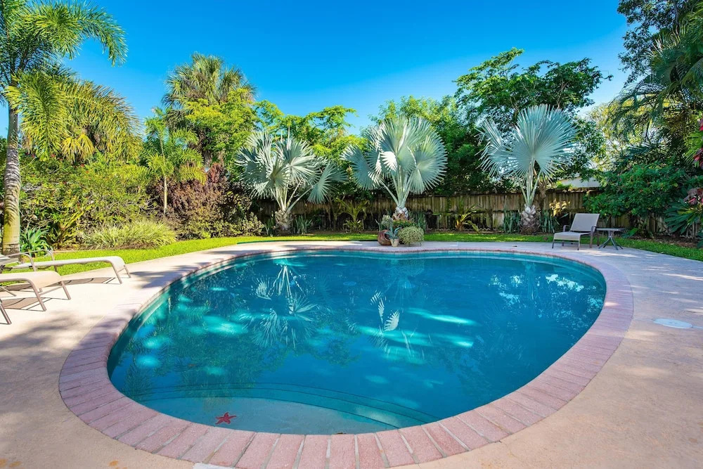 Lush Oasis Home - 2 Br home by RedAwning