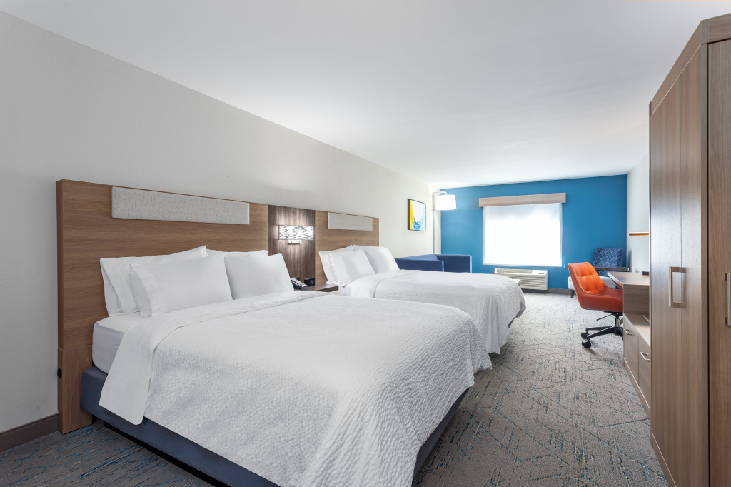 Holiday Inn Express & Suites Lancaster by IHG