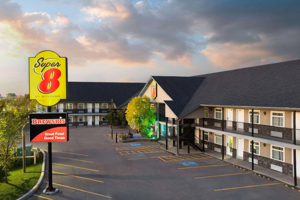 Super 8 by Wyndham Fort McMurray
