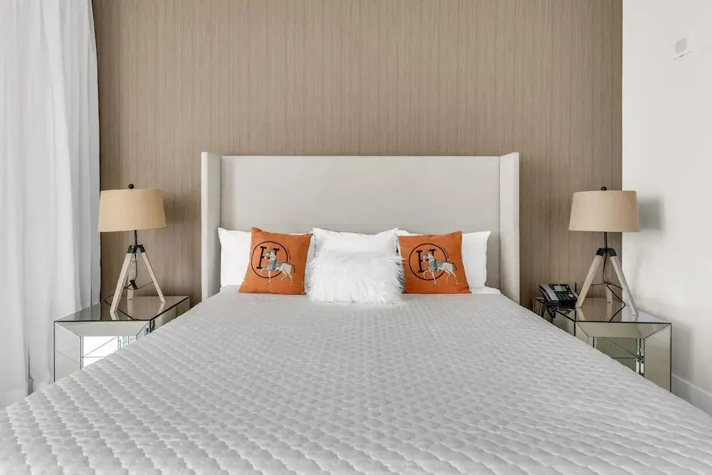 Luxury Penthouse! 4 BDR With Resort Amenities