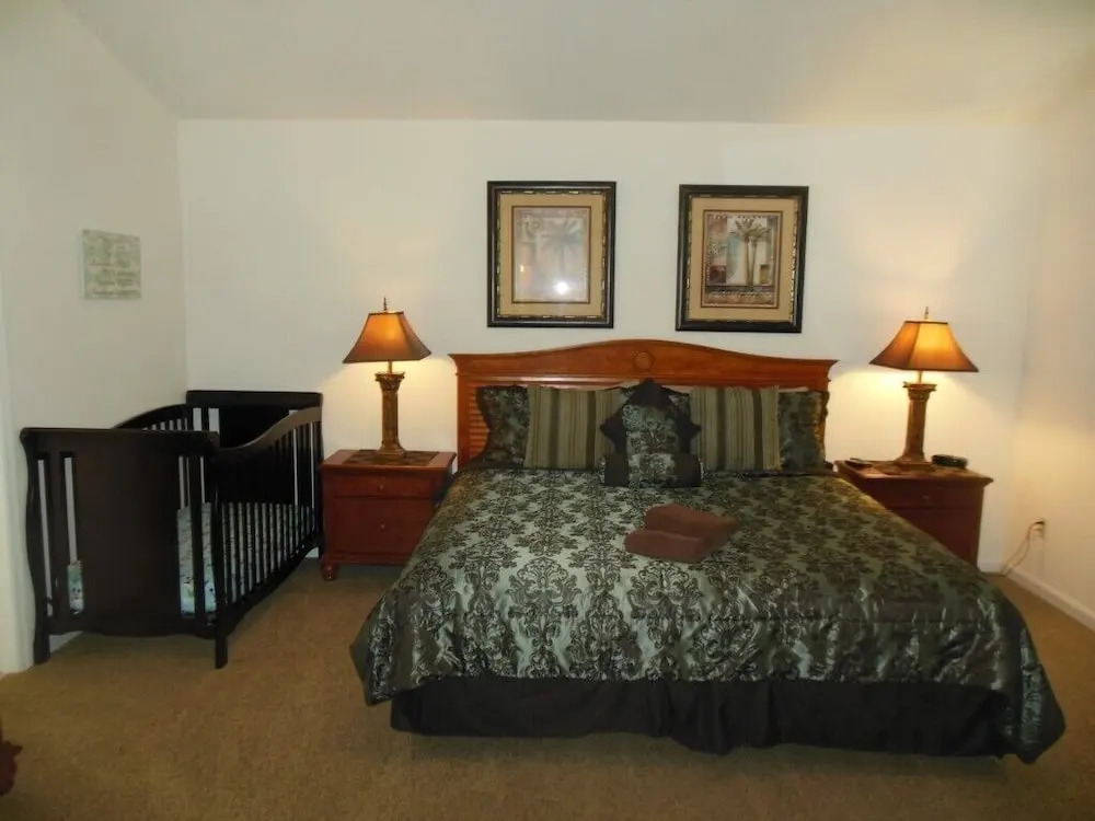 3 Bedroom, 2 Bath Disney Pool Home!
