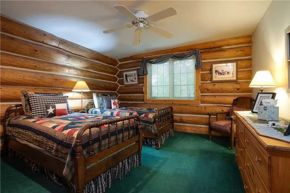 Links and Logs Chalet
